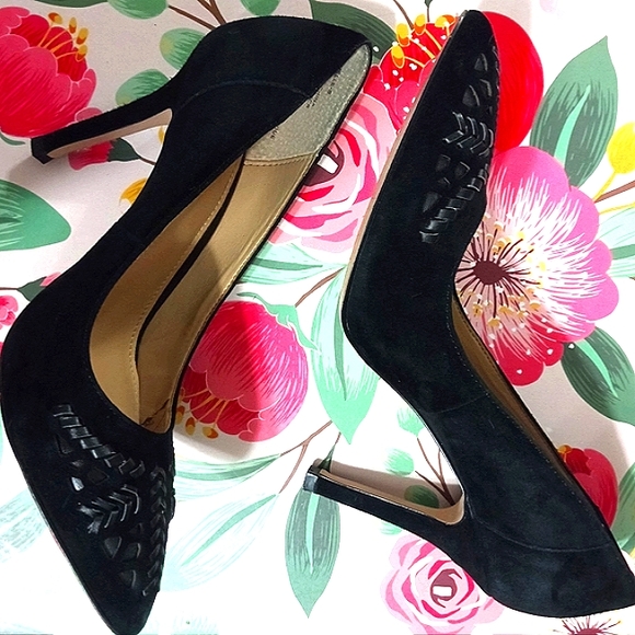 SOLD!!!Vintage Saks fifth avenue black suede pumps - Picture 11 of 14